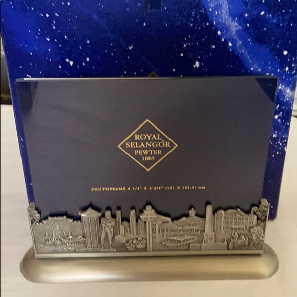 Royal Selangor Pewter Singapore Frame - Picture 2 of 7